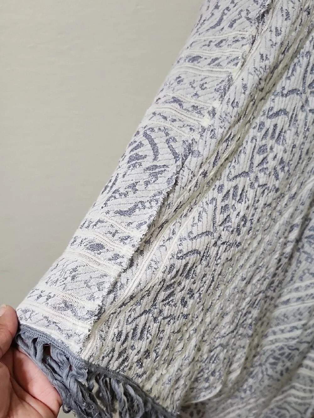 Free People Grey & White Patterned Open Front Fringe Kimono Size XS/S Swim Cover - Picture 7 of 9